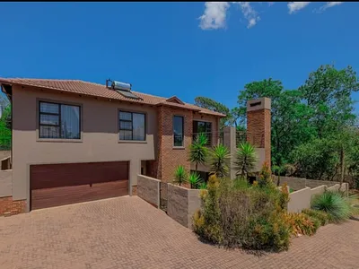 4 Bedroom Townhouse For Sale in Roodepoort - zMbi.webp