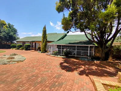 4 Bedroom House For Sale in Ventersdorp - D9De.webp