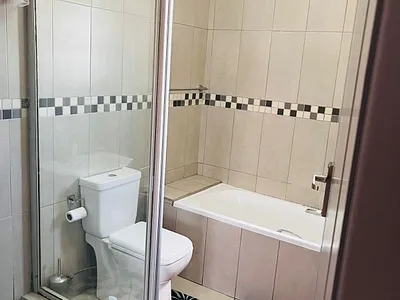 2 Bedroom Apartment For Sale in Sandton - JRu0.webp
