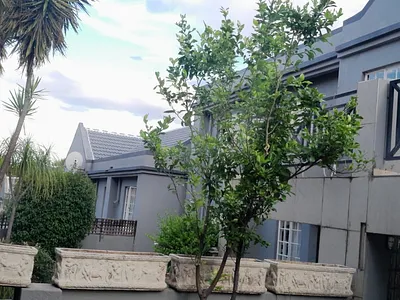 2 Bedroom Townhouse For Sale in Johannesburg - Ex6b.webp
