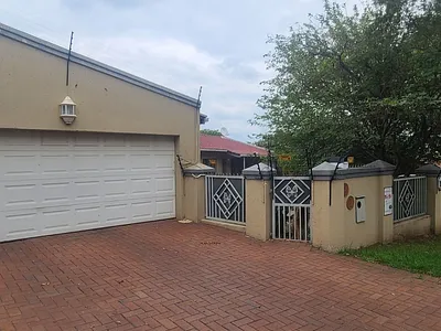 3 Bedroom House For Sale in Edenvale - 8YSZ.webp