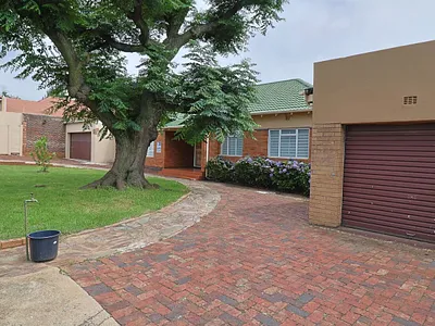 5 Bedroom House For Sale in Johannesburg - Otxp.webp