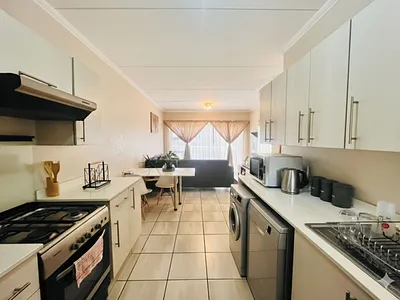 1 Bedroom Apartment For Sale in Sandton - rqkb.webp
