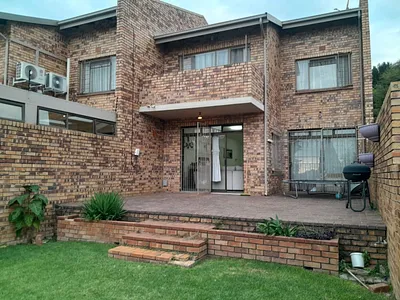 5 Bedroom Townhouse For Sale in Johannesburg - 5AQF.webp