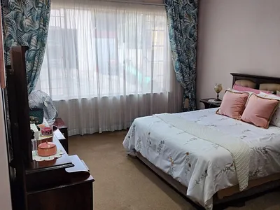 4 Bedroom House For Sale in Roodepoort - hLQK.webp