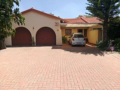 4 Bedroom House For Sale in Kempton Park - eqza.webp