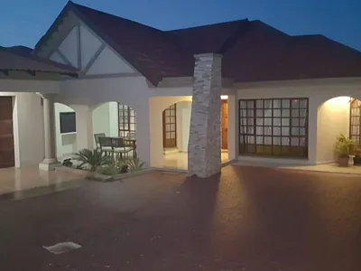 6 Bedroom House For Sale in White River - 56Oc.webp