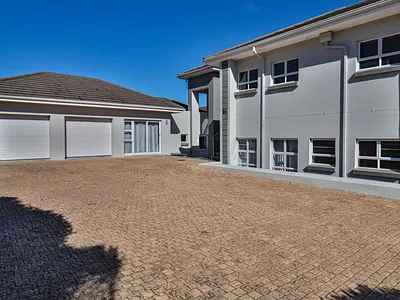 5 Bedroom House For Sale in Mossel Bay - v9ut.webp