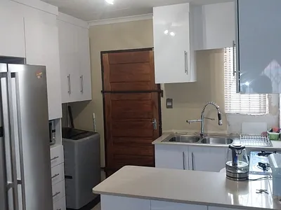 2 Bedroom House For Sale in Midrand - 15t6.webp