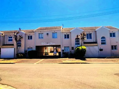 3 Bedroom Townhouse For Sale in Cape Town - Dzbc.webp