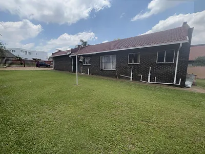 2 Bedroom House For Sale in Randfontein - F6Jy.webp