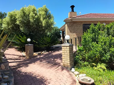 4 Bedroom House For Sale in Groot Brakrivier - z7aI.webp
