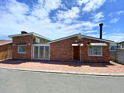 2 Bedroom House For Sale in Gansbaai - qfiT.webp