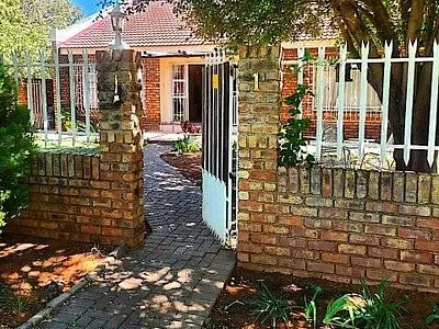 3 Bedroom Townhouse For Sale in Kimberley - u3s5.webp