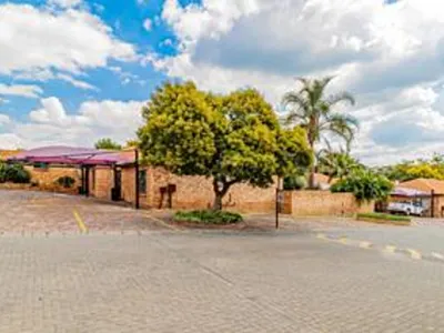 2 Bedroom Townhouse For Sale in Randburg - gD7y.webp