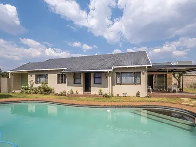 3 Bedroom House For Sale in Edenvale - WVaO.webp