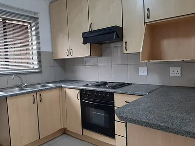 2 Bedroom Townhouse For Sale in Kempton Park - rRMY.webp
