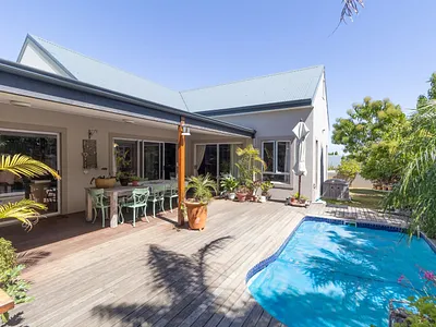 3 Bedroom House For Sale in Somerset West - 47XC.webp