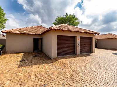 3 Bedroom Townhouse For Sale in Roodepoort - kbcj.webp