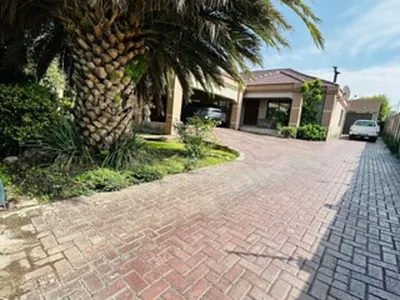 4 Bedroom House For Sale in Secunda - 0k1O.webp