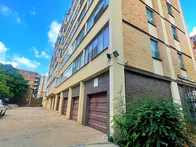 4 Bedroom Apartment For Sale in Pretoria - g2pM.webp
