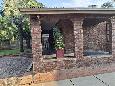 5 Bedroom House For Sale in Pretoria - RRRO.webp