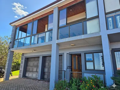 4 Bedroom House For Sale in Mossel Bay - pJ84.webp