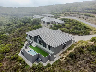 4 Bedroom House For Sale in Mossel Bay - pb8T.webp