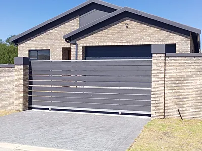 3 Bedroom House For Sale in Port Elizabeth - WwUg.webp