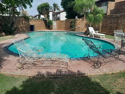 3 Bedroom Townhouse For Sale in Johannesburg - Py8Z.webp