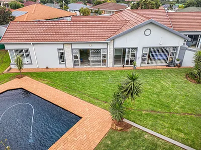 4 Bedroom House For Sale in Germiston - je2u.webp