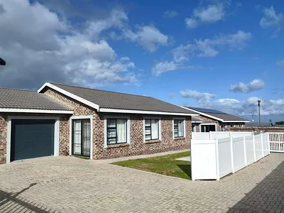 6 Bedroom House For Sale in Mossel Bay - 6i89.webp