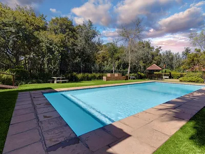 2 Bedroom Townhouse For Sale in Sandton - m7mU.webp