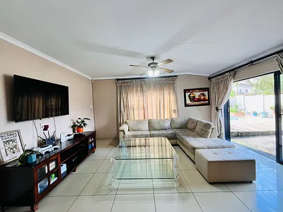 3 Bedroom House For Sale in Roodepoort - HJ50.webp