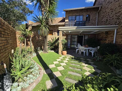 2 Bedroom Townhouse For Sale in Pretoria - dOsH.webp