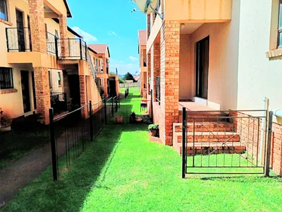 3 Bedroom Apartment For Sale in Roodepoort - e9pW.webp