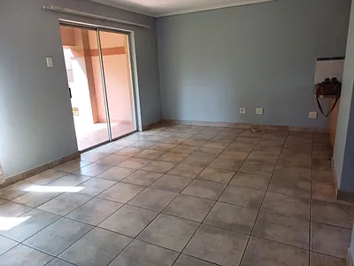 2 Bedroom Townhouse For Sale in Germiston - 9UYW.webp