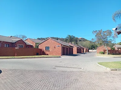 3 Bedroom Townhouse For Sale in Pretoria - 6SWy.webp