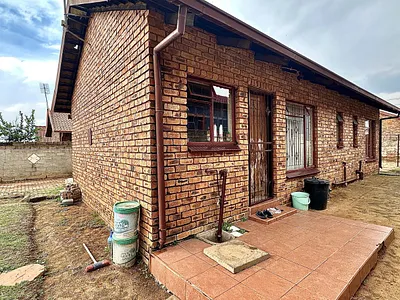 3 Bedroom House For Sale in Bronkhorstspruit - 6Kvf.webp
