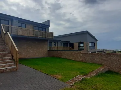 3 Bedroom House For Sale in Mossel Bay - x8dB.webp