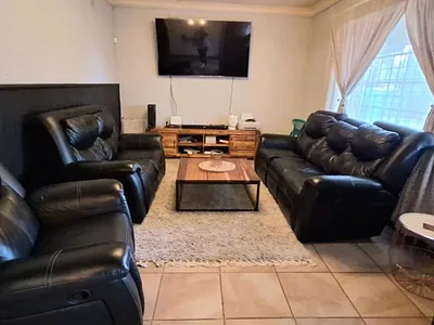 4 Bedroom House For Sale in Rustenburg - dgH3.webp