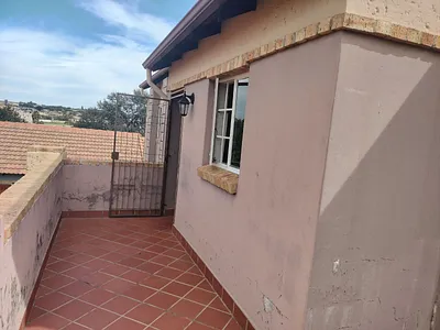 3 Bedroom Apartment For Sale in Midrand - 54jm.webp
