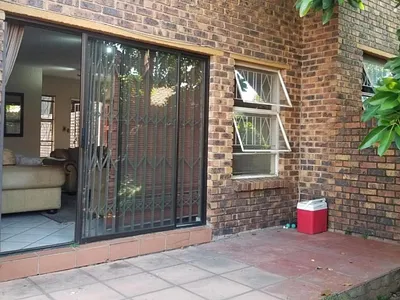 3 Bedroom Apartment For Sale in Sandton - pHnd.webp