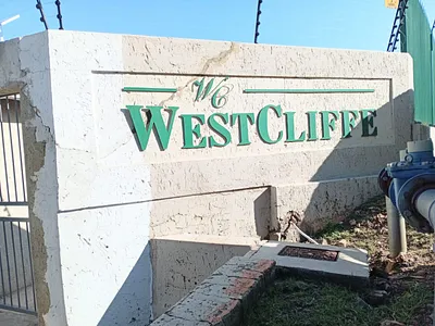2 Bedroom Apartment For Sale in Roodepoort - Chqp.webp