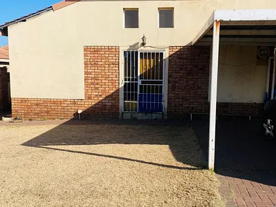 3 Bedroom Townhouse For Sale in Witbank - aeVO.webp