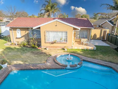 3 Bedroom House For Sale in Edenvale - lzLl.webp