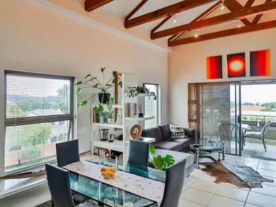 2 Bedroom House For Sale in Sandton - kAR0.webp