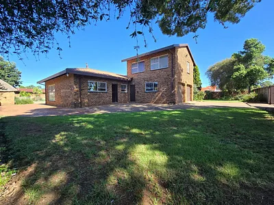 5 Bedroom House For Sale in Springs - vEy6.webp
