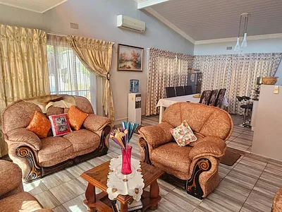 4 Bedroom House For Sale in Kimberley - de6T.webp