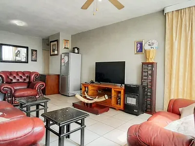 2 Bedroom Apartment For Sale in Roodepoort - mRNp.webp